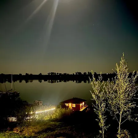 Piekny Dom Na Wodzie!!! Mazury Szlak Wjm 雷恩